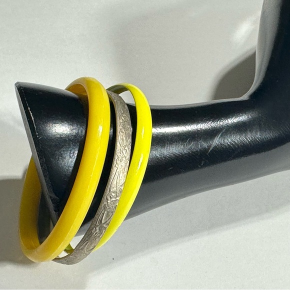 Cheery Yellow & Gold Tone Bangle Bracelets Cute Retro 1980s - Picture 1 of 7